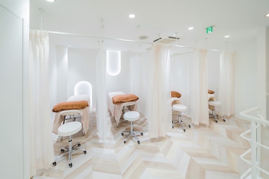 eye salon lazo 千舟町店（アイ サロン ラソ チフネマチテン）
